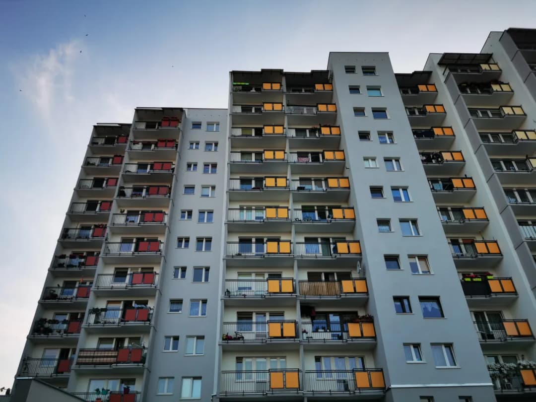 Nieuregulowane grunty czy kupować? Ryzyko i korzyści, które musisz znać