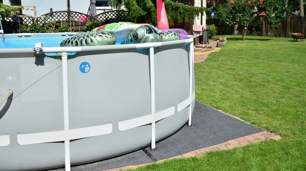 Co pod basen ogrodowy - jakie materiały zapewnią trwałość i oszczędność