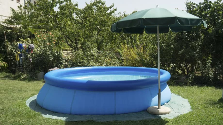 Jak użytkować basen ogrodowy, aby uniknąć problemów z czystością?