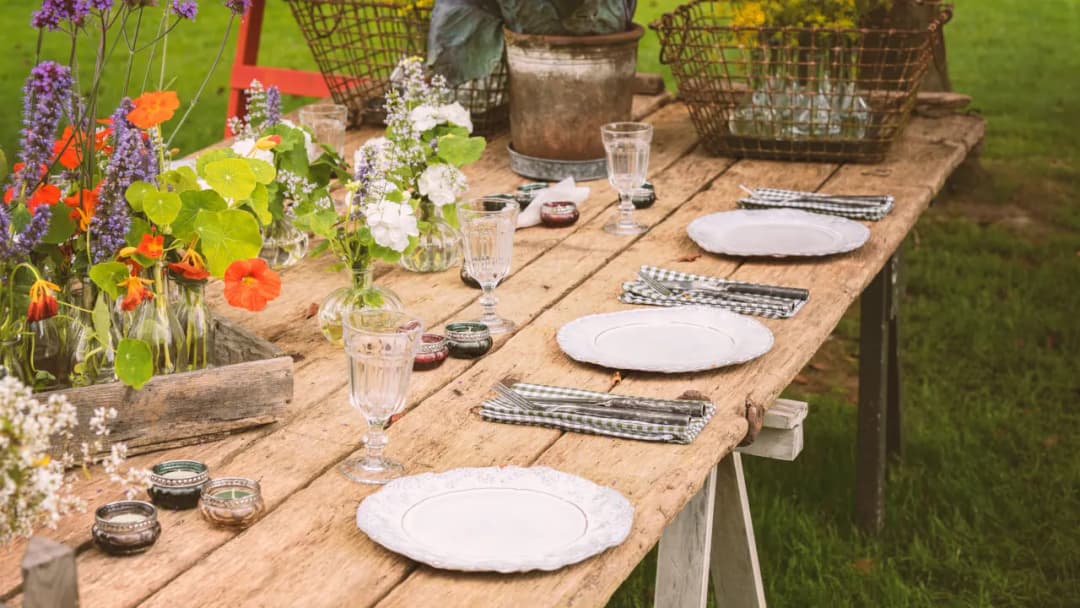 Co na blat stołu ogrodowego? Najlepsze materiały, które warto znać