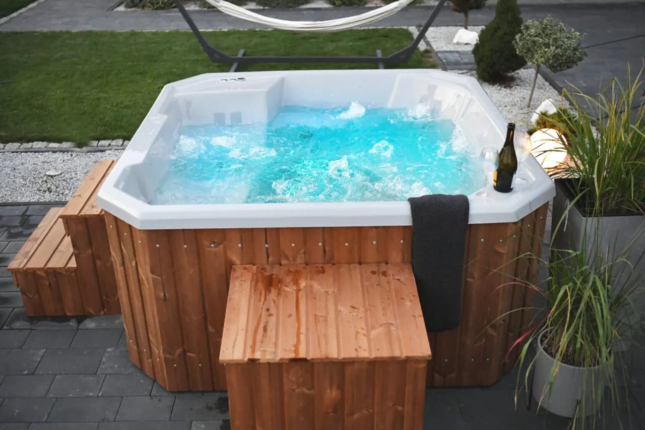 Jakie jacuzzi ogrodowe wybrać, aby uniknąć nieprzyjemnych niespodzianek?